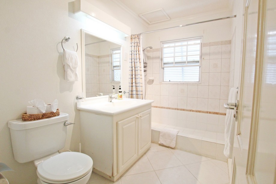 badkamer, bad, christ church, Barbados, 4 personen, villa appartement,luxe vakantie, vakantie op Barbados