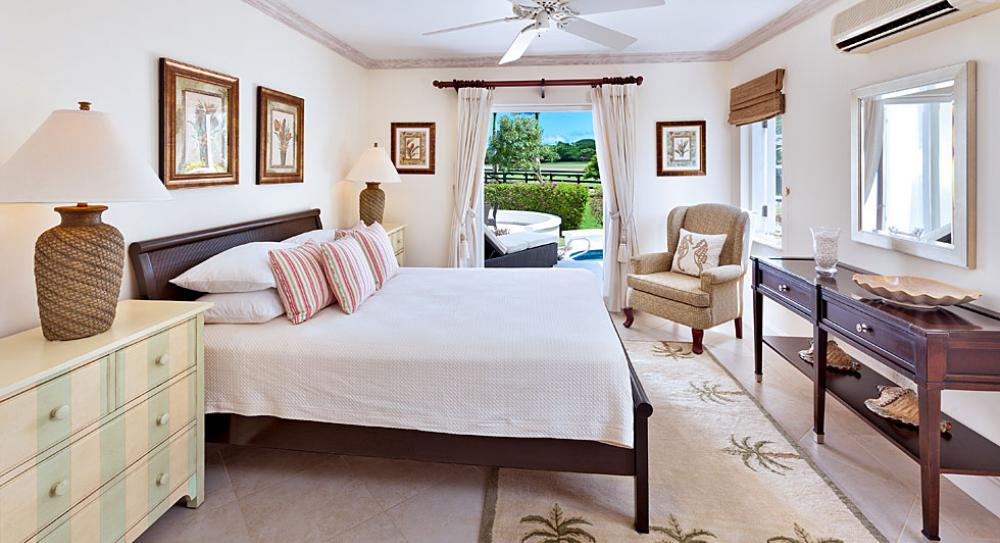 Slaapkamer met tweepersoonsbed, Apes Hill Club Barbados, 6 personen, golfhuis
