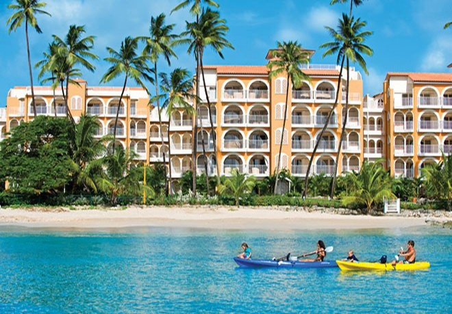Zeer luxe Resort aan St. Peter's Bay op 50 meter van strand. (Dubbel) Appartement of Penthouse met op dakterras prive zwembad