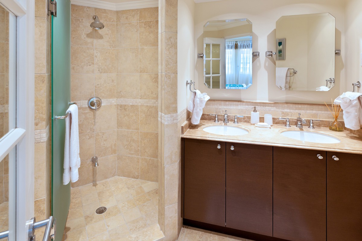 Badkamer met douche, 6 personen, vakantievilla aan zee, resort, Barbados 