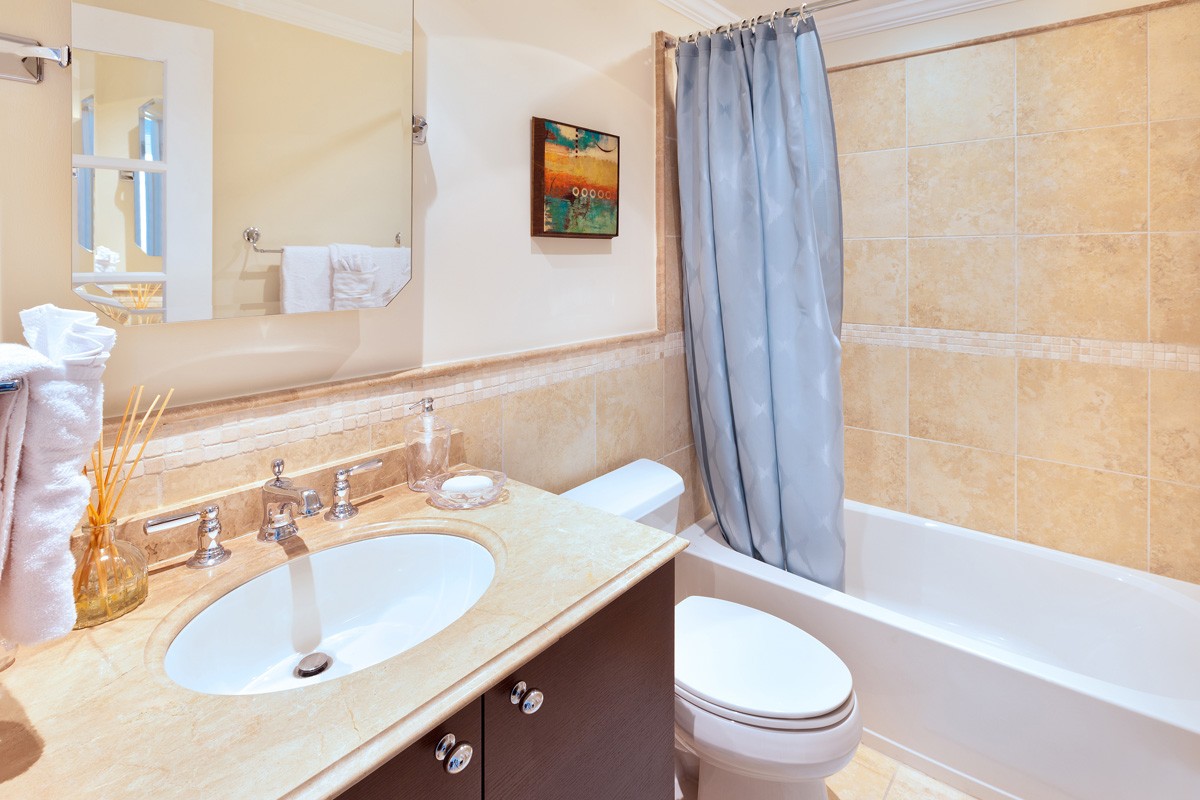 Luxe badkamer met bad, 6 personen, Zuidkust van Barbados, resortvilla