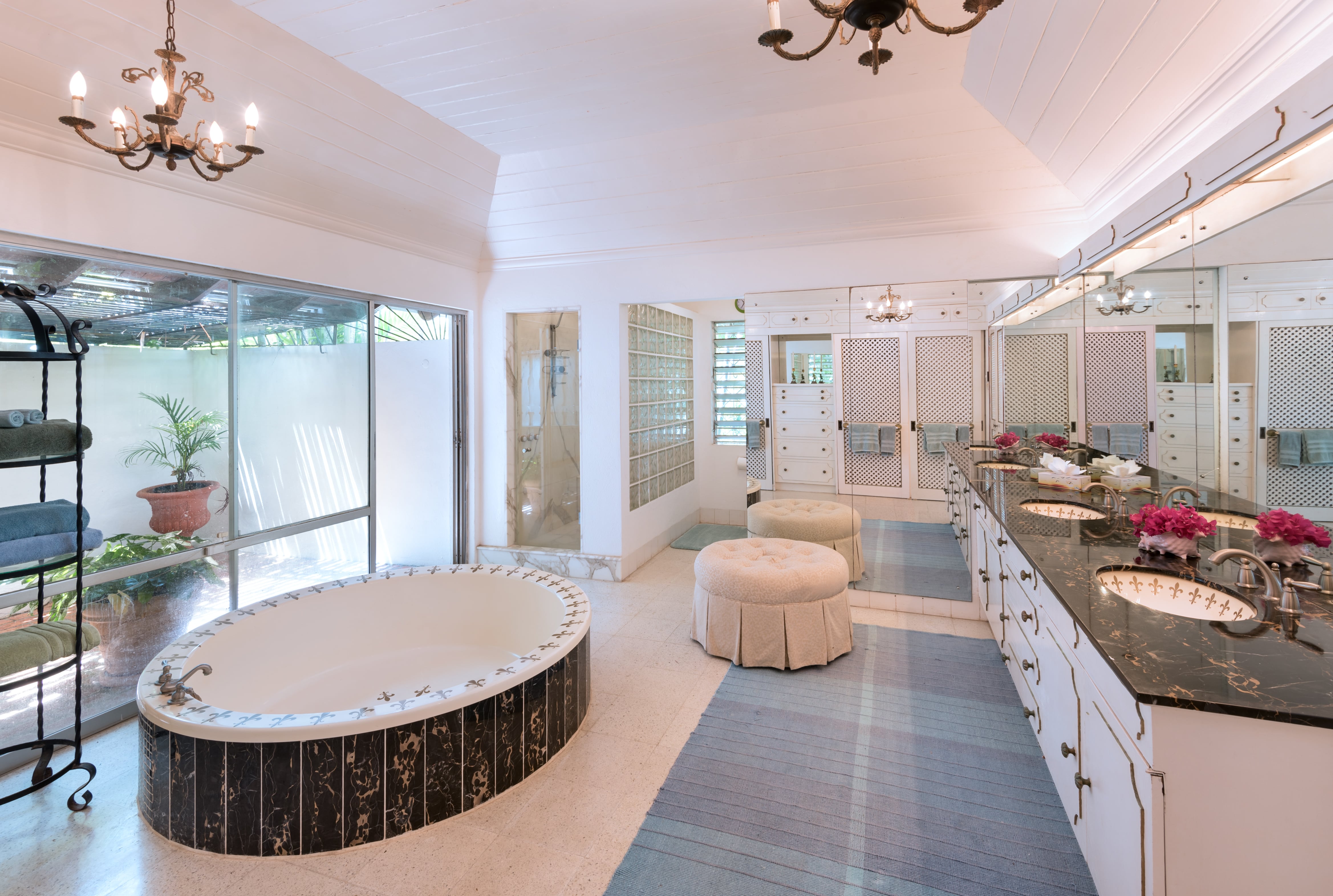 ruime ensuite badkamer, luxe vakantie villla, barbados, 6 personen